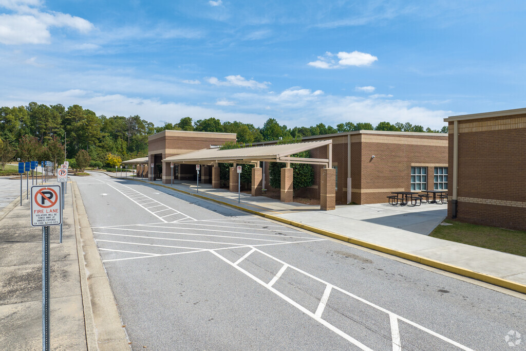 Charles Brant Chesney Elementary School has a student-teacher ratio of 16 to 1.