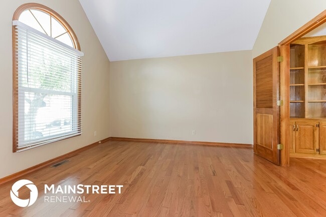 11531 S Lennox St, Olathe, KS 66061 - photo 4