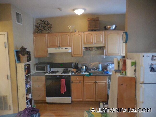 17 Highgate St unit 1, Allston, MA 02134 - photo 3