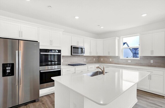 587 Bluestem Ln, New Whiteland, IN 46184 - photo 3