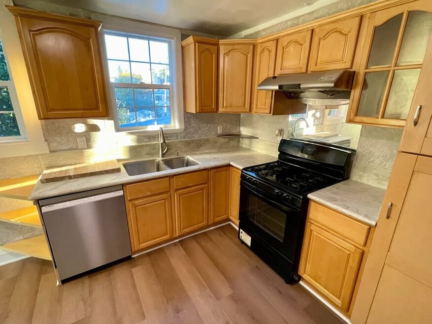 475 Newton Ave, Oakland, CA 94606 - photo 1