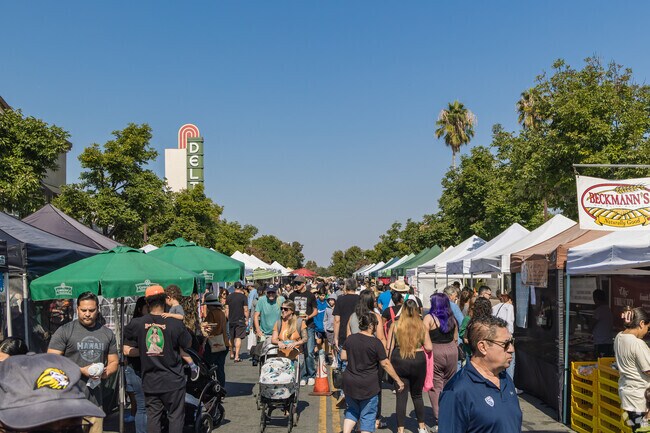 Creekside Park residents enjoy the Brentwood farmers market.