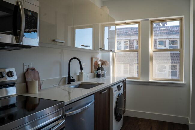 1553 W Hollywood Ave unit 303, Chicago, IL 60660 - photo 5