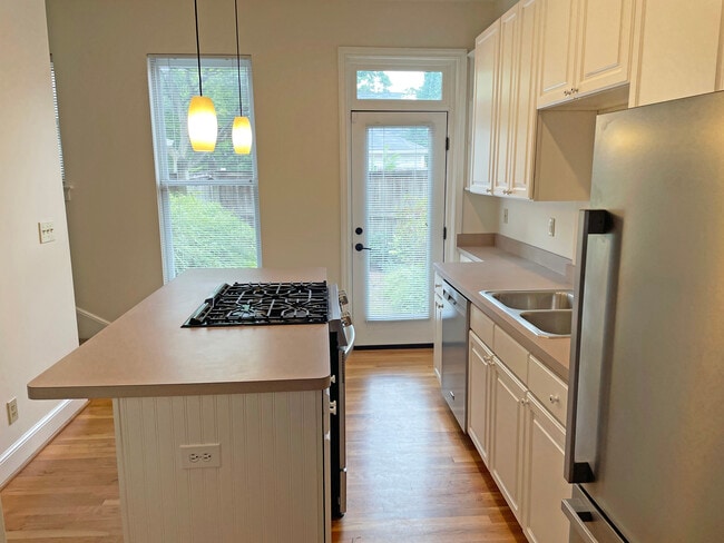 108 Warren St, Columbus, OH 43215 - photo 2