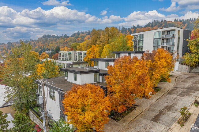 Sophia's View — Condo-Style 2BR/2BA Flats & Townhomes in South Portland, Portland, OR 97221 - photo 2