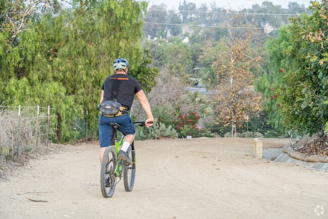Bridgepark District residents can enjoy numerous trails, such as the Arroyo Trabuco Trail.