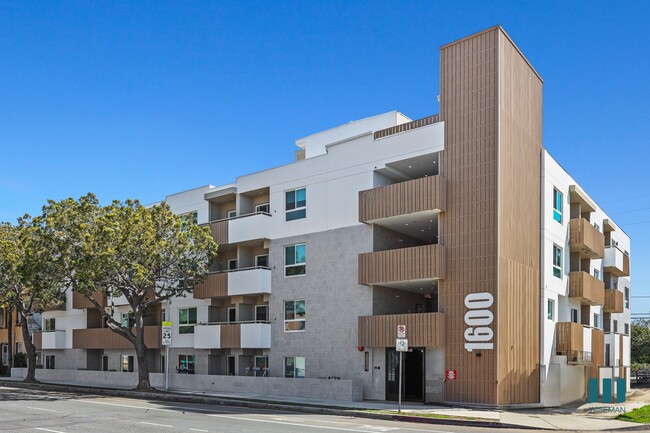 Venice Wave by WIseman Residential