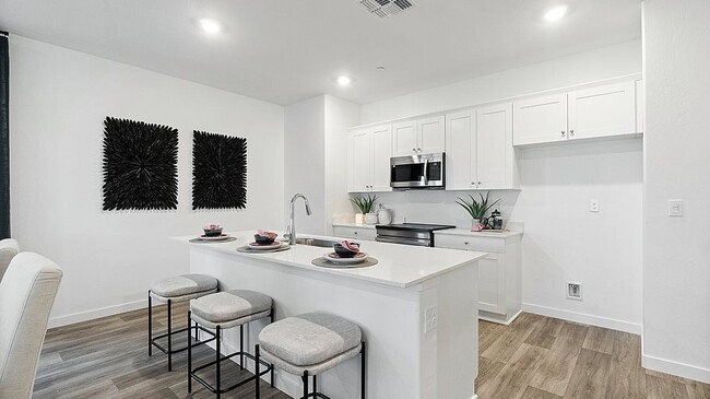 246 Bryan Ave, Dinuba, CA 93618 - photo 2