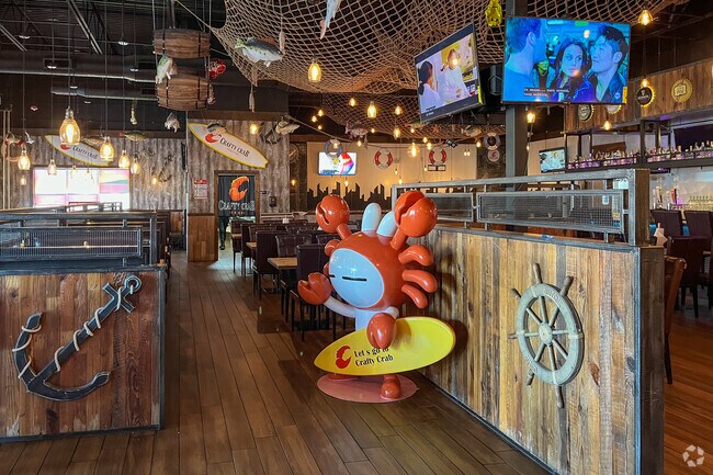 Crafty Crab Restaurant offers delicious seafood dining for the residents of Scott Lake.