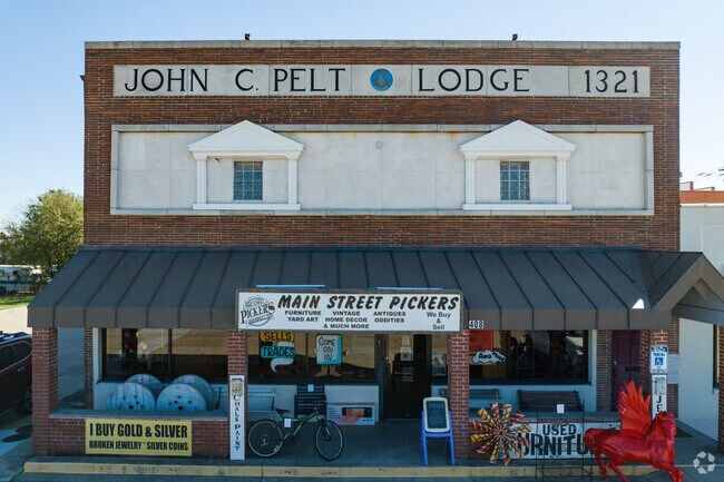 Main Street Pickers is an antique store located in Duncanville, Texas.
