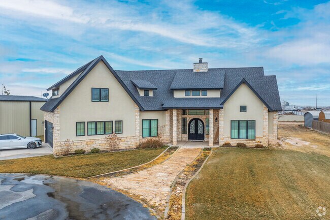 New construction in Lovington is starting to pop up along the city’s outskirts, where ranch-style and manufactured homes sit on farms and ranches of up to 40 acres.