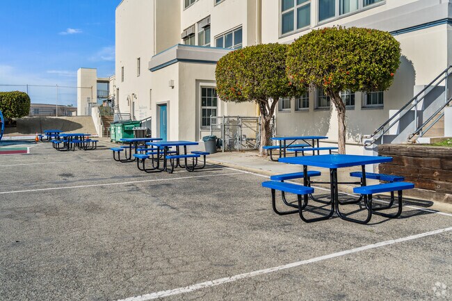 Spruce Elementary School has pleanty of spaces to eat lunch, relax, or chat with friends.