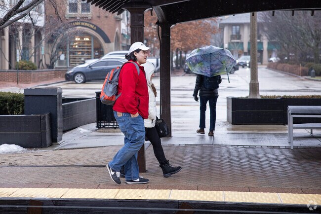 Lake Forest’s Metra Station provides easy access to downtown Chicago for commuters.