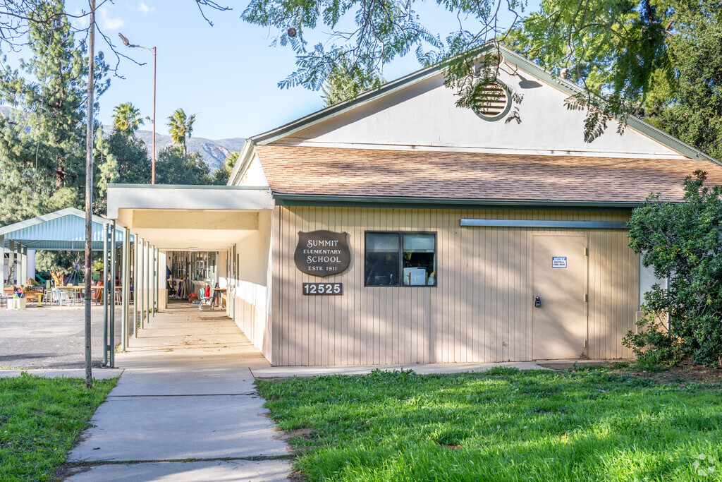 Summit Elementary School serves 45 students in Ojai, Ca.