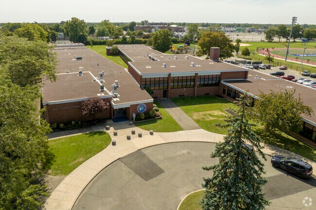 Levittown's Summit Lane School has 393 students in grades K-5 with a ratio of 12:1.