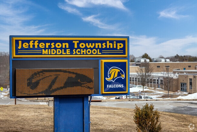 Jefferson Township Middle School in Jefferson, NJ received an overall Niche grade of B-.