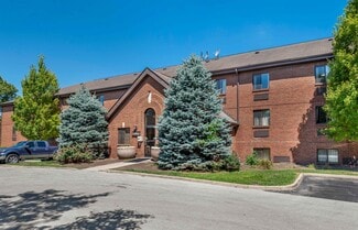 9750 Lakeshore Dr E, Indianapolis, IN 46240