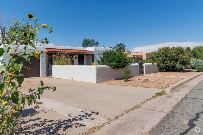 You can find properties around San Mateo with enclosed front yards for more privacy.