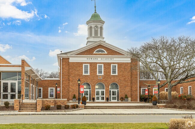 Located on 68 acres in NJ, Newark Academy is a private day school for grades 6 through 12.