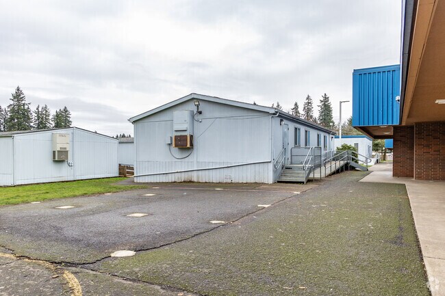 Auxiliary classroom building behind Silver Star Elementary School in Vancouver, WA.
