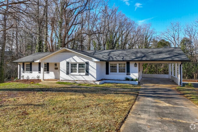 Older, well-maintained ranch-style homes are spread across South Fork.