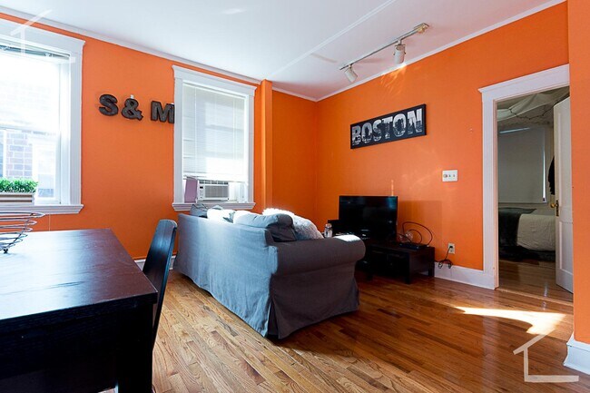 324 Saint Paul St unit 6, Brookline, MA 02446 - photo 4