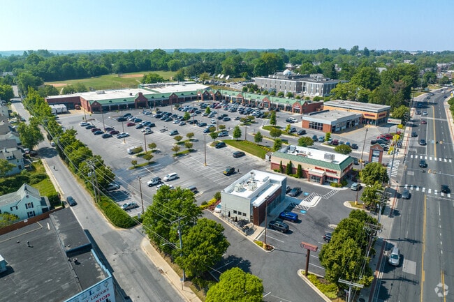 Cedarcroft neighborhood offers many close by shopping and eating options.