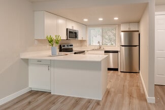 7612 SE Lake Rd, Milwaukie, OR 97267