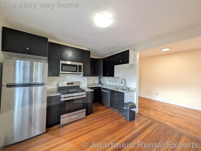 66 Pleasant St unit 3, Cambridge, MA 02139 - photo 3
