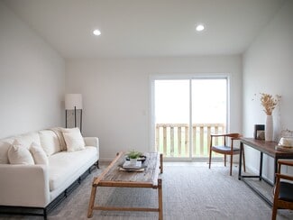 977 David Dr, Grand Forks, ND 58201