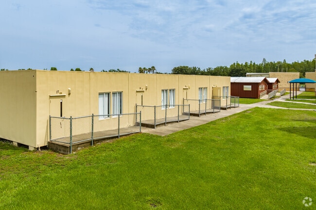 At Rushe Middle School in Land O Lakes they use up to date portable classrooms for students.