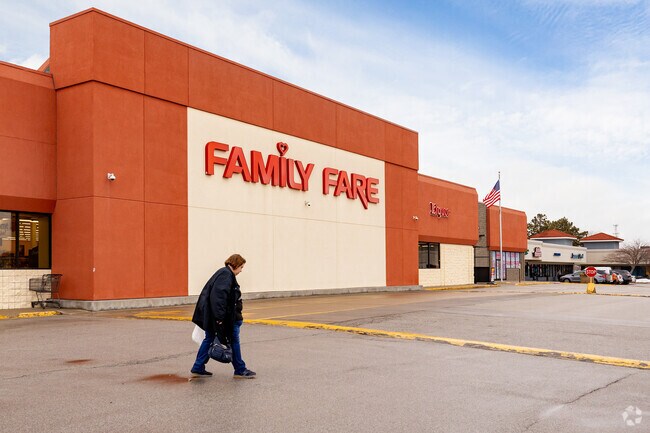 Family Fare has all of your grocery needs covered in Mockingbird Hills West.
