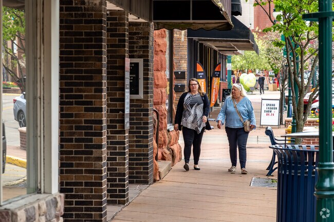 Locally owned shops & restaurants in downtown Elkhart are minutes from Sherman.