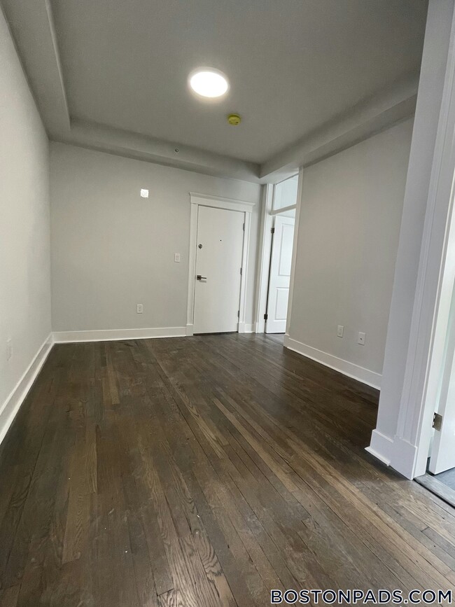 81 Park Dr Unit 16, Boston, MA 02215