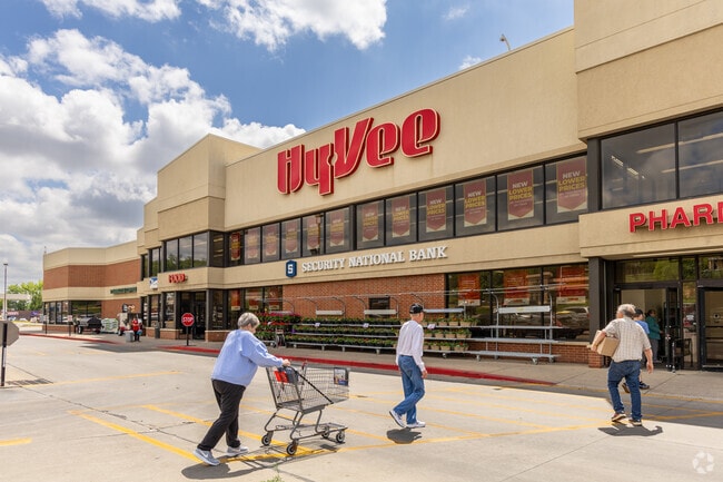 HyVee in West Side Sioux City has your grocery needs covered.