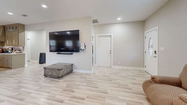 3330 Rutledge St, Dallas, TX 75215 - photo 2