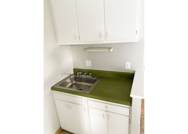 249 Senator Place unit 249-02, Cincinnati, OH 45220 - photo 4