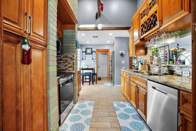 8050 NW 47th Ct, Lauderhill, FL 33351 - photo 4