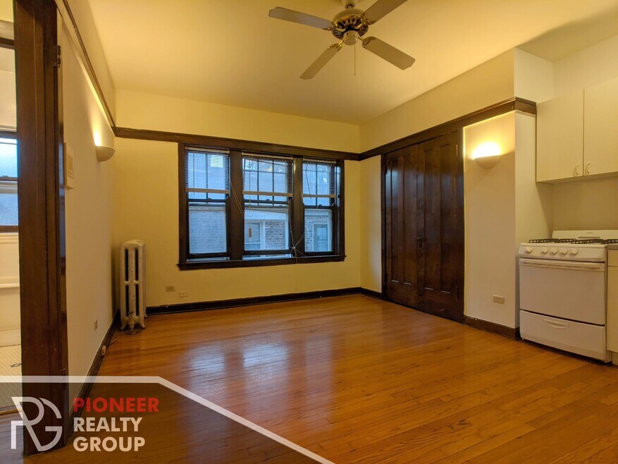 820 W Waveland Ave unit 816-02, Chicago, IL 60613 - photo 1
