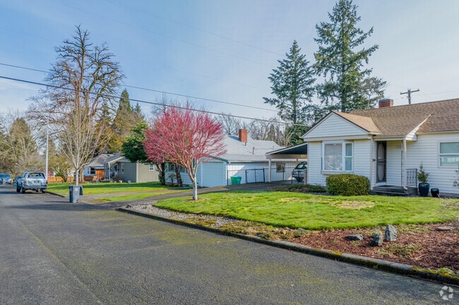 The majority of Parkrose's streets do not feature sidewalks.