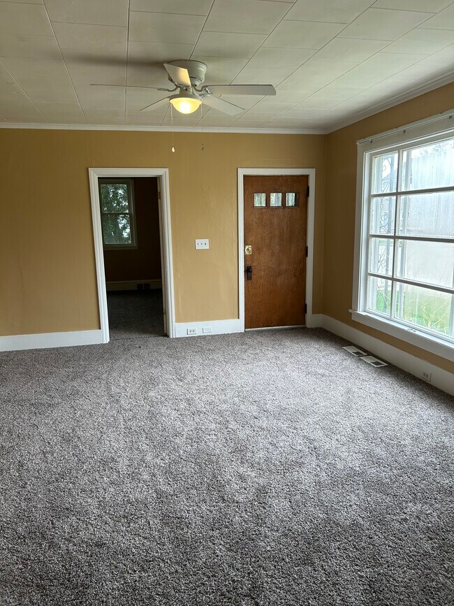 403 W South Park Ave unit Lower, Oshkosh, WI 54902 - photo 5
