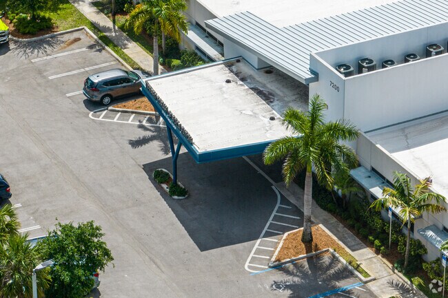 Welcoming entrance of Yeshiva Tiferes Torah Of Boca Raton, inspiring minds.