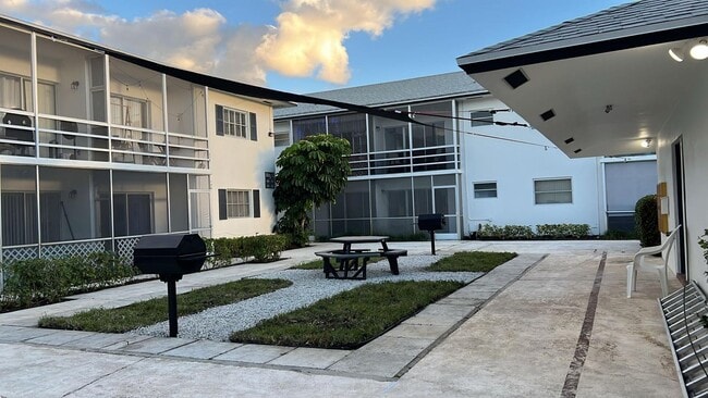 Ocean House - 360 Fiesta Ave Jupiter, FL 33469, Jupiter, FL 33469 - photo 7