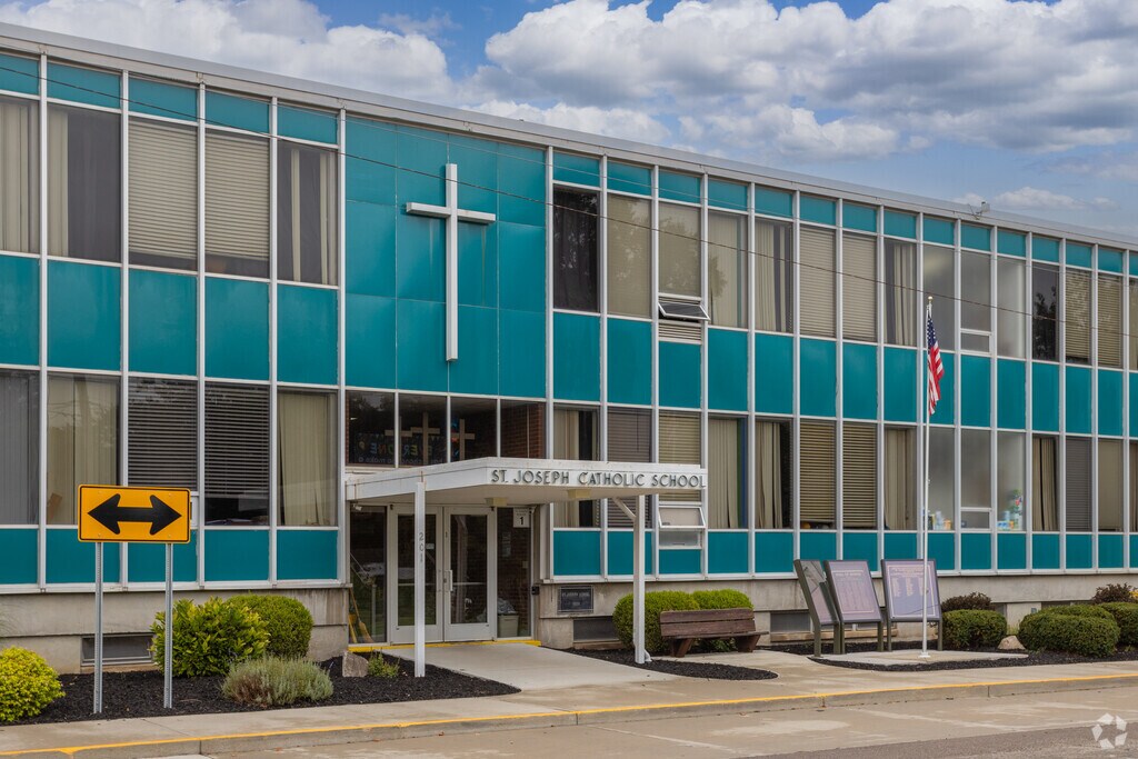 The main entrance to St. Jospeh Catholic School on Cass St.