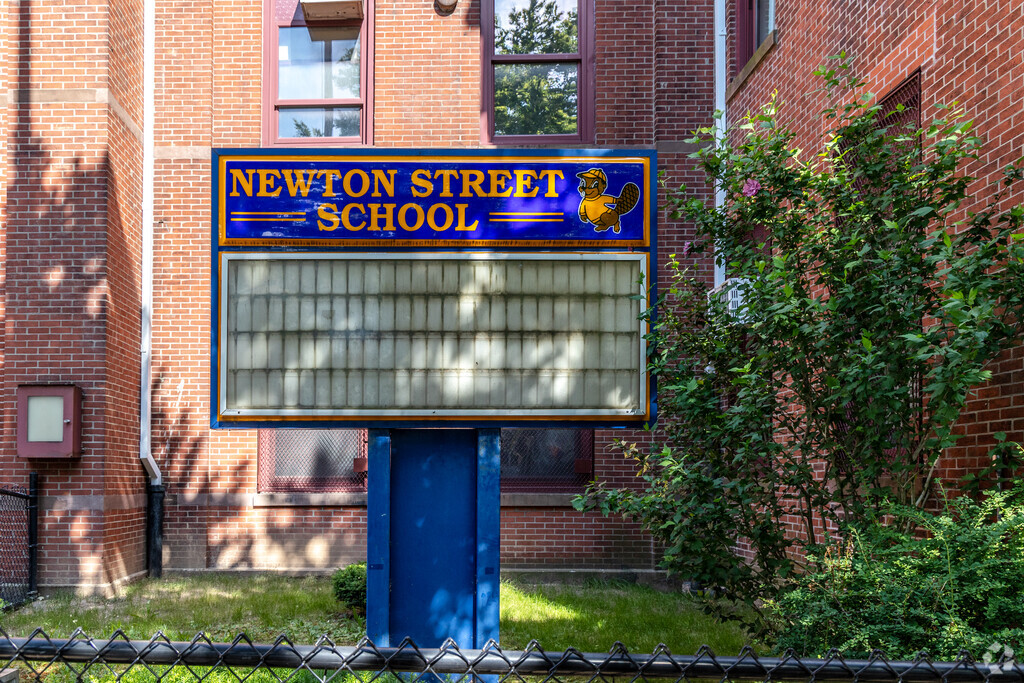 Sir Isaac Newton Elementary is a Public School in Newark, NJ.