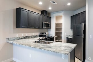 512 W San Jose Ave, Fresno, CA 93704