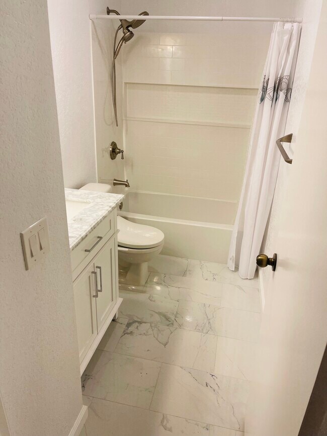 11267 Avenida de Los Lobos unit C, San Diego, CA 92127 - photo 6