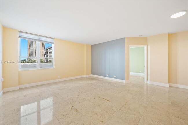Courvoisier Courts unit 609, Miami, FL 33131 - photo 7