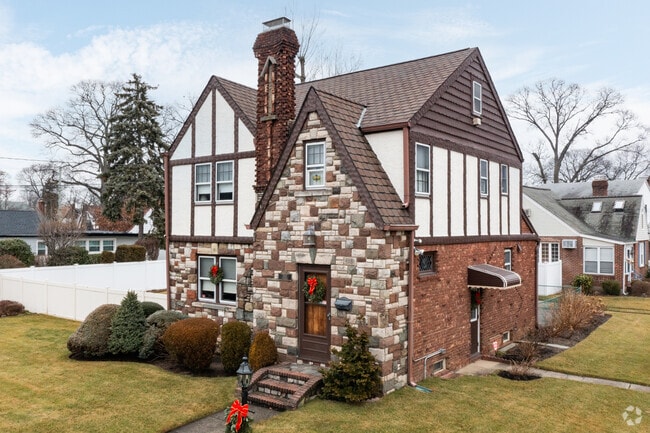 Gorgeous cape code style homes in Baldwin.