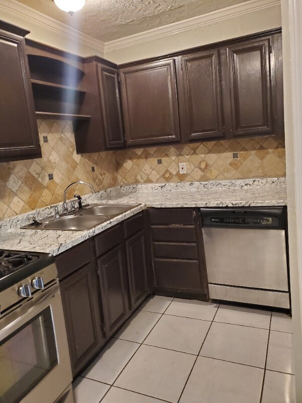 1717 Magnolia Dr, Mesquite, TX 75149 - photo 4